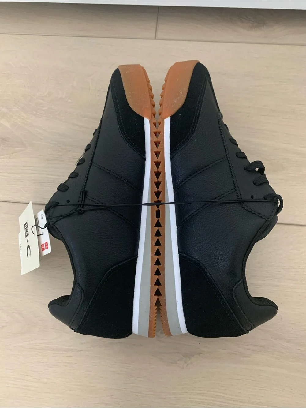 Uniqlo unisex suede